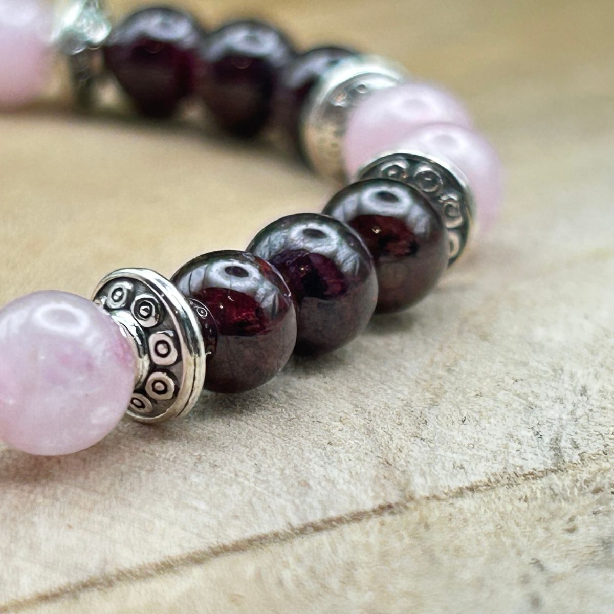 Bracelet 6mm - Quartz rose et Grenat Rouge